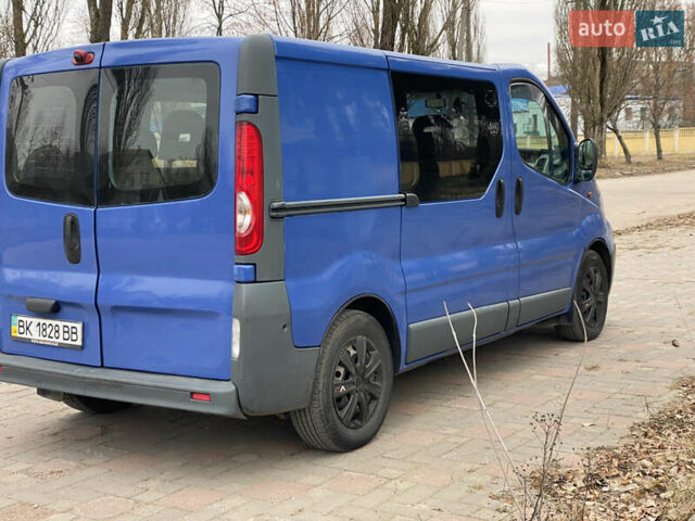 Синій Рено Трафік, об'ємом двигуна 2 л та пробігом 398 тис. км за 8000 $, фото 4 на Automoto.ua