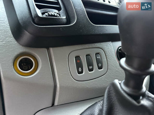 Рено Трафик 2007 в Виннице на Automoto.ua Синий Рено Трафик, объемом двигателя 2.5 л и пробегом 310 тыс. км за 10900 $, фото 14 на Automoto.ua