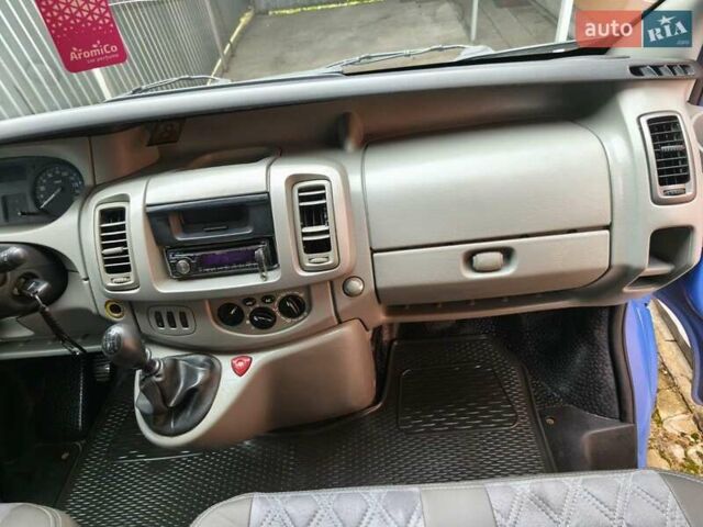 Синий Рено Трафик, объемом двигателя 2 л и пробегом 340 тыс. км за 10000 $, фото 9 на Automoto.ua