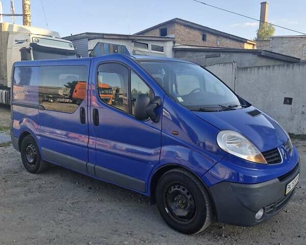 Синий Рено Трафик, объемом двигателя 2 л и пробегом 394 тыс. км за 7187 $, фото 2 на Automoto.ua