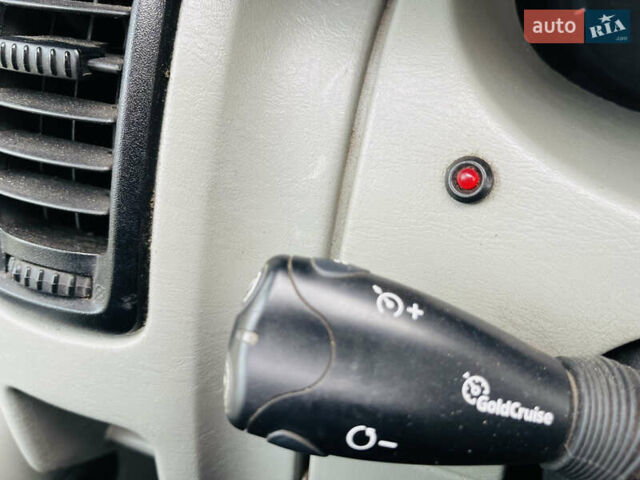 Синій Рено Трафік, об'ємом двигуна 2.5 л та пробігом 311 тис. км за 8500 $, фото 22 на Automoto.ua