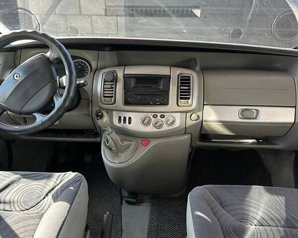 Синій Рено Трафік, об'ємом двигуна 2 л та пробігом 277 тис. км за 10000 $, фото 6 на Automoto.ua