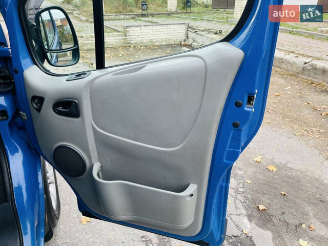 Синій Рено Трафік, об'ємом двигуна 2.5 л та пробігом 311 тис. км за 8500 $, фото 15 на Automoto.ua