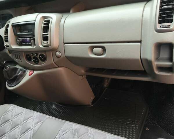 Синий Рено Трафик, объемом двигателя 2 л и пробегом 340 тыс. км за 10000 $, фото 10 на Automoto.ua