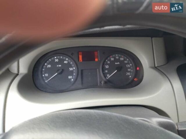 Синий Рено Трафик, объемом двигателя 2 л и пробегом 298 тыс. км за 9300 $, фото 4 на Automoto.ua