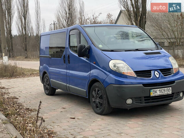 Синій Рено Трафік, об'ємом двигуна 2 л та пробігом 398 тис. км за 8000 $, фото 2 на Automoto.ua
