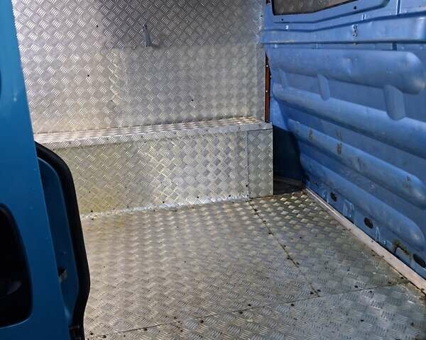 Синій Рено Трафік, об'ємом двигуна 2 л та пробігом 435 тис. км за 5800 $, фото 6 на Automoto.ua