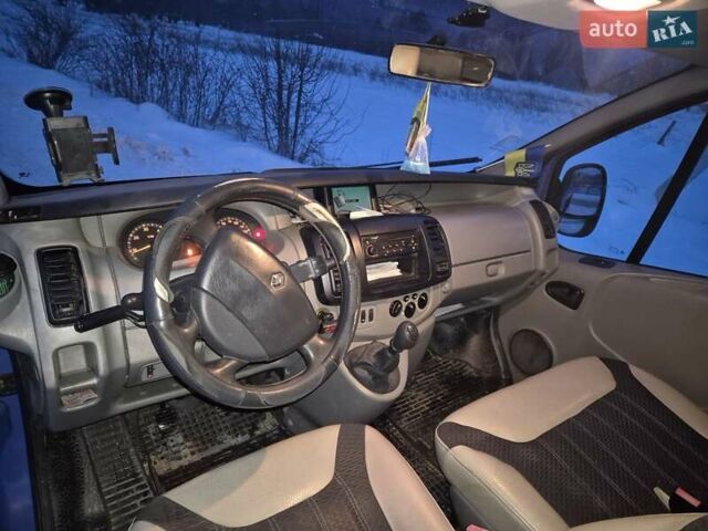 Синий Рено Трафик, объемом двигателя 2 л и пробегом 327 тыс. км за 8800 $, фото 7 на Automoto.ua