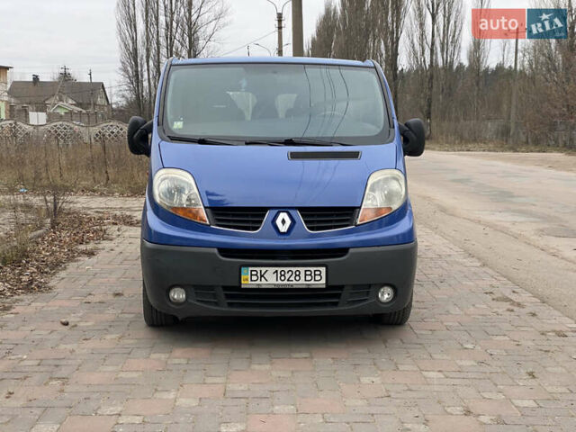 Синій Рено Трафік, об'ємом двигуна 2 л та пробігом 398 тис. км за 8000 $, фото 1 на Automoto.ua