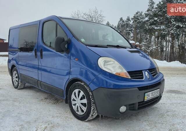 Синий Рено Трафик, объемом двигателя 2 л и пробегом 409 тыс. км за 7900 $, фото 4 на Automoto.ua