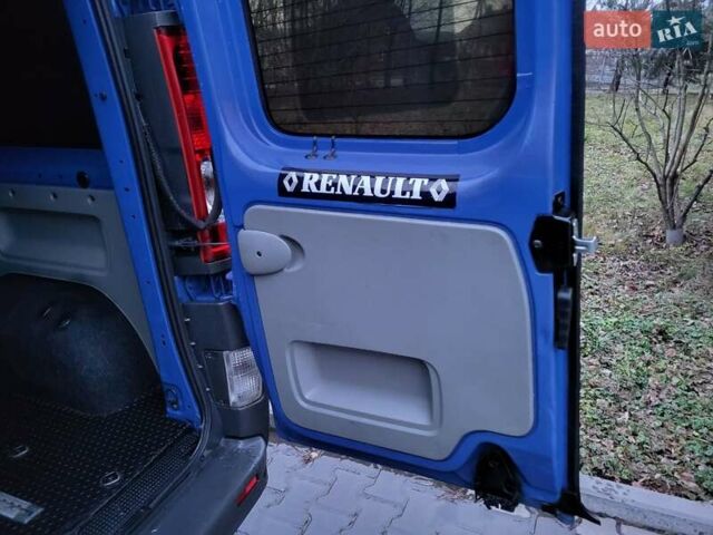Синій Рено Трафік, об'ємом двигуна 2 л та пробігом 267 тис. км за 9990 $, фото 100 на Automoto.ua