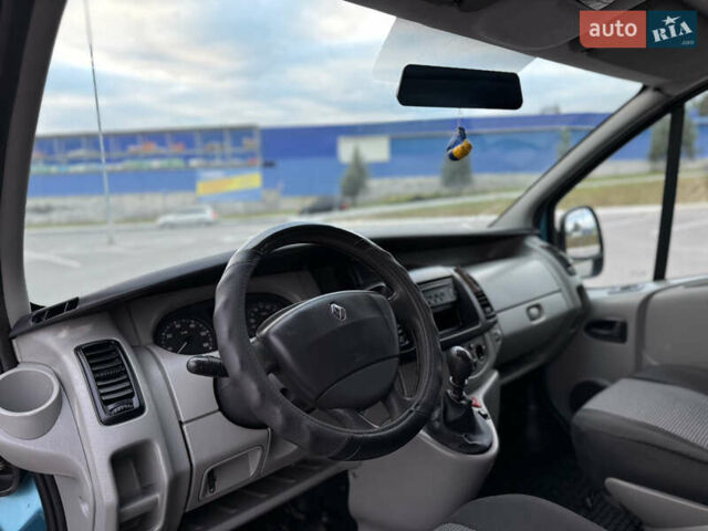 Рено Трафик 2007 в Виннице на Automoto.ua Синий Рено Трафик, объемом двигателя 2.5 л и пробегом 310 тыс. км за 10900 $, фото 12 на Automoto.ua
