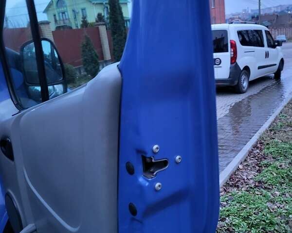 Синій Рено Трафік, об'ємом двигуна 2 л та пробігом 267 тис. км за 9990 $, фото 116 на Automoto.ua