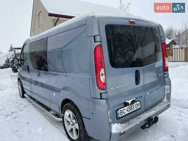 Синий Рено Трафик, объемом двигателя 2.46 л и пробегом 327 тыс. км за 12876 $, фото 2 на Automoto.ua