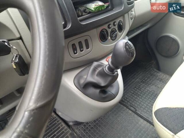 Синий Рено Трафик, объемом двигателя 2 л и пробегом 298 тыс. км за 9300 $, фото 3 на Automoto.ua