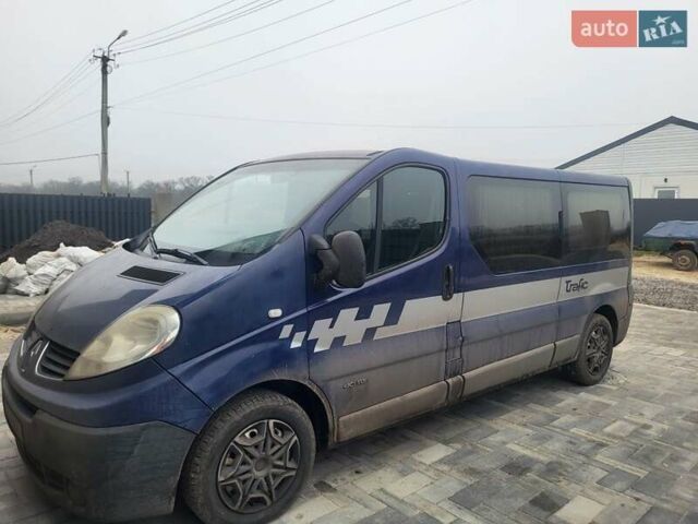 Синий Рено Трафик, объемом двигателя 2.5 л и пробегом 377 тыс. км за 9500 $, фото 2 на Automoto.ua