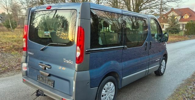 Синий Рено Трафик, объемом двигателя 2 л и пробегом 206 тыс. км за 6600 $, фото 4 на Automoto.ua