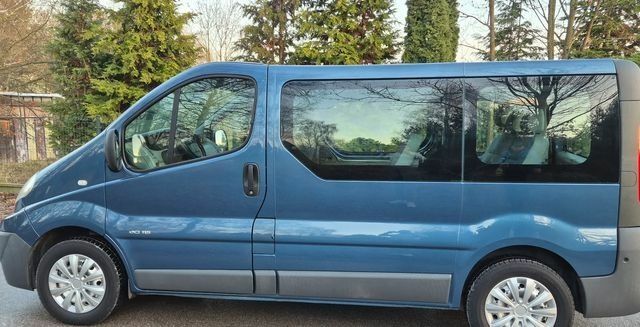 Синий Рено Трафик, объемом двигателя 2 л и пробегом 206 тыс. км за 6600 $, фото 7 на Automoto.ua