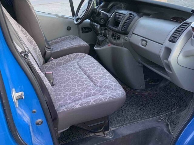 Синій Рено Трафік, об'ємом двигуна 2 л та пробігом 216 тис. км за 8500 $, фото 3 на Automoto.ua