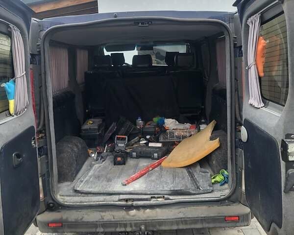 Синий Рено Трафик, объемом двигателя 2.5 л и пробегом 377 тыс. км за 9500 $, фото 6 на Automoto.ua