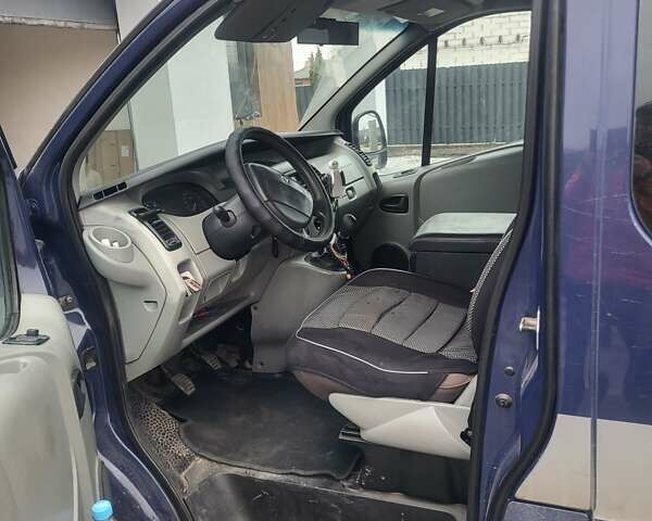 Синий Рено Трафик, объемом двигателя 2.5 л и пробегом 377 тыс. км за 9500 $, фото 7 на Automoto.ua