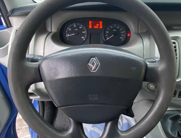 Синій Рено Трафік, об'ємом двигуна 2 л та пробігом 265 тис. км за 9999 $, фото 11 на Automoto.ua