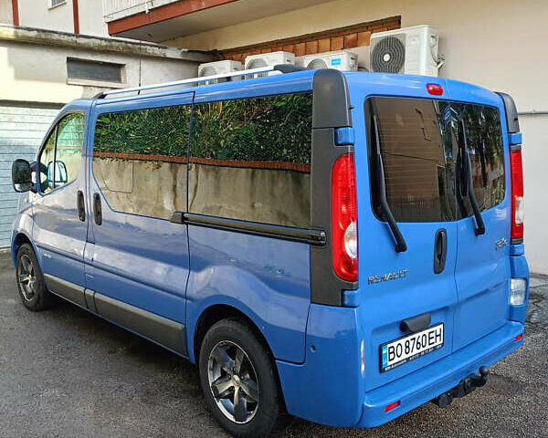 Синий Рено Трафик, объемом двигателя 2 л и пробегом 221 тыс. км за 10000 $, фото 2 на Automoto.ua