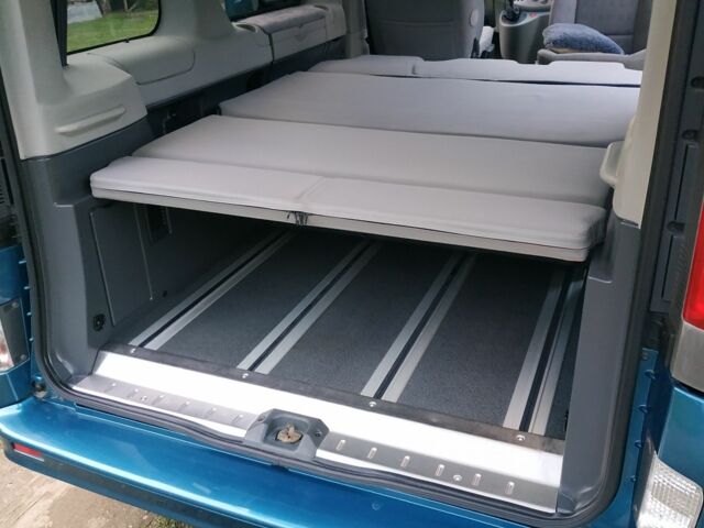 Синий Рено Трафик, объемом двигателя 2.5 л и пробегом 341 тыс. км за 13600 $, фото 4 на Automoto.ua