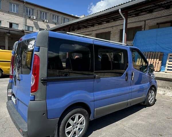 Синий Рено Трафик, объемом двигателя 2 л и пробегом 324 тыс. км за 12000 $, фото 3 на Automoto.ua