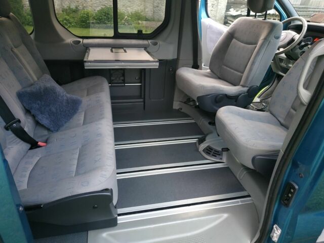 Синий Рено Трафик, объемом двигателя 2.5 л и пробегом 341 тыс. км за 13600 $, фото 5 на Automoto.ua