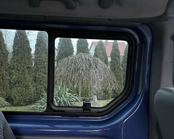 Синій Рено Трафік, об'ємом двигуна 2 л та пробігом 471 тис. км за 8650 $, фото 9 на Automoto.ua