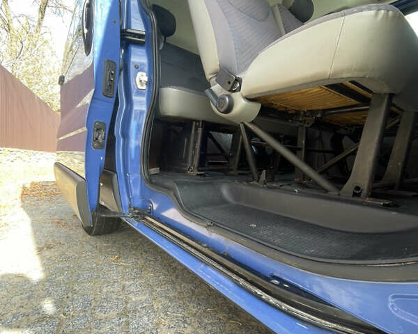 Рено Трафик 2009 в Львове на Automoto.ua Синий Рено Трафик, объемом двигателя 2 л и пробегом 440 тыс. км за 9800 $, фото 28 на Automoto.ua