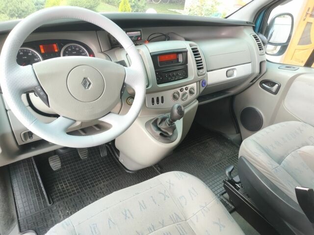 Синий Рено Трафик, объемом двигателя 2.5 л и пробегом 341 тыс. км за 13600 $, фото 6 на Automoto.ua