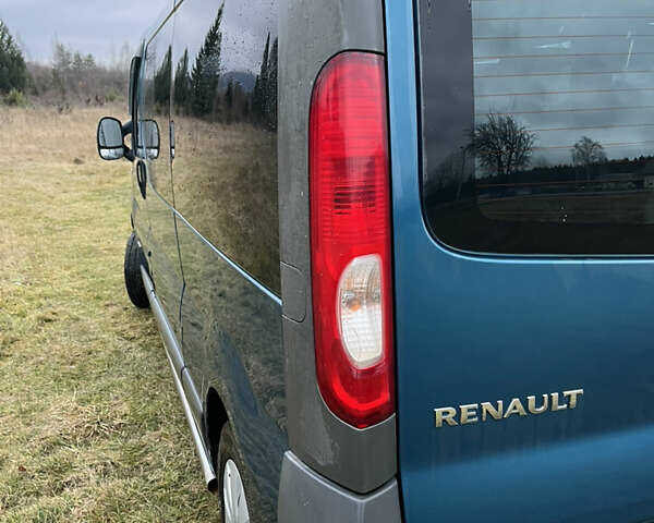 Синий Рено Трафик, объемом двигателя 2.5 л и пробегом 297 тыс. км за 10700 $, фото 8 на Automoto.ua