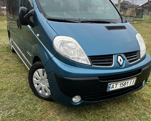 Синий Рено Трафик, объемом двигателя 2.5 л и пробегом 297 тыс. км за 10700 $, фото 5 на Automoto.ua