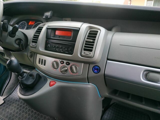 Синий Рено Трафик, объемом двигателя 2.5 л и пробегом 341 тыс. км за 13600 $, фото 8 на Automoto.ua