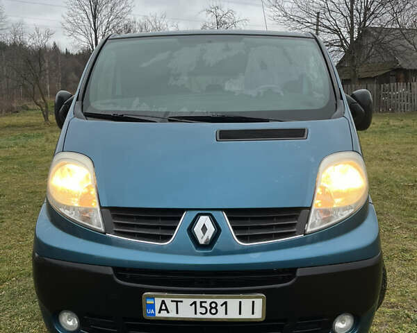 Синий Рено Трафик, объемом двигателя 2.5 л и пробегом 297 тыс. км за 10700 $, фото 1 на Automoto.ua