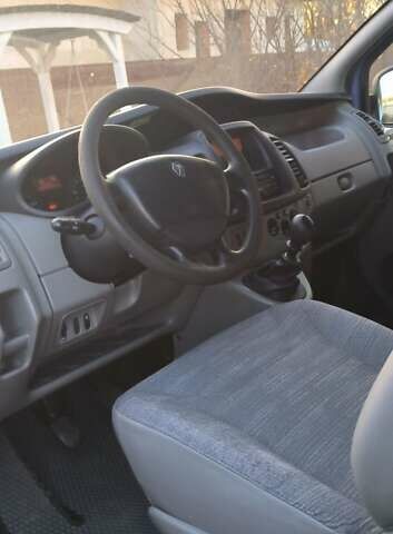 Синий Рено Трафик, объемом двигателя 2 л и пробегом 464 тыс. км за 12000 $, фото 10 на Automoto.ua