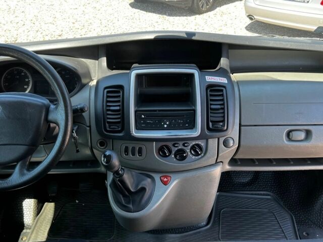 Синій Рено Трафік, об'ємом двигуна 2 л та пробігом 170 тис. км за 7800 $, фото 5 на Automoto.ua