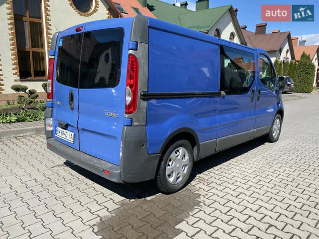 Синий Рено Трафик, объемом двигателя 2 л и пробегом 360 тыс. км за 8600 $, фото 4 на Automoto.ua