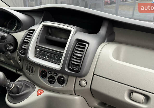 Синий Рено Трафик, объемом двигателя 2 л и пробегом 280 тыс. км за 10999 $, фото 13 на Automoto.ua