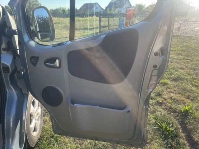 Синій Рено Трафік, об'ємом двигуна 2 л та пробігом 200 тис. км за 7300 $, фото 7 на Automoto.ua