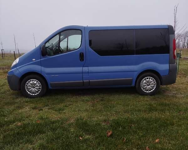 Синий Рено Трафик, объемом двигателя 2.5 л и пробегом 327 тыс. км за 10500 $, фото 4 на Automoto.ua