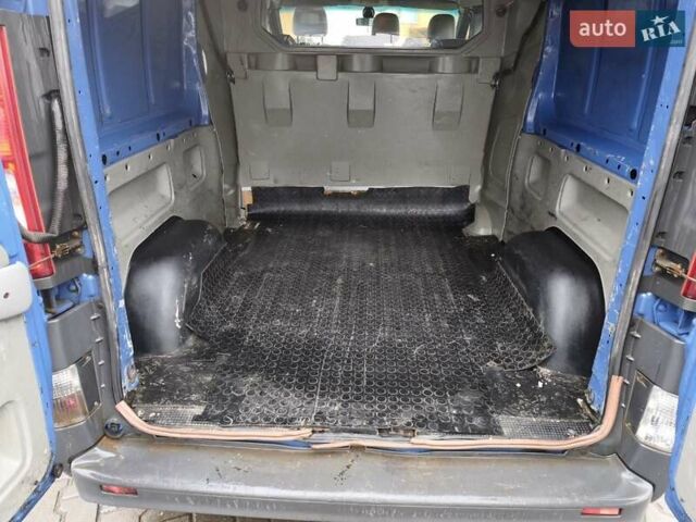 Синий Рено Трафик, объемом двигателя 2 л и пробегом 361 тыс. км за 8600 $, фото 7 на Automoto.ua