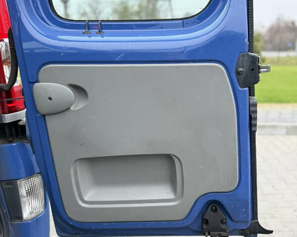 Синий Рено Трафик, объемом двигателя 2 л и пробегом 280 тыс. км за 10450 $, фото 22 на Automoto.ua