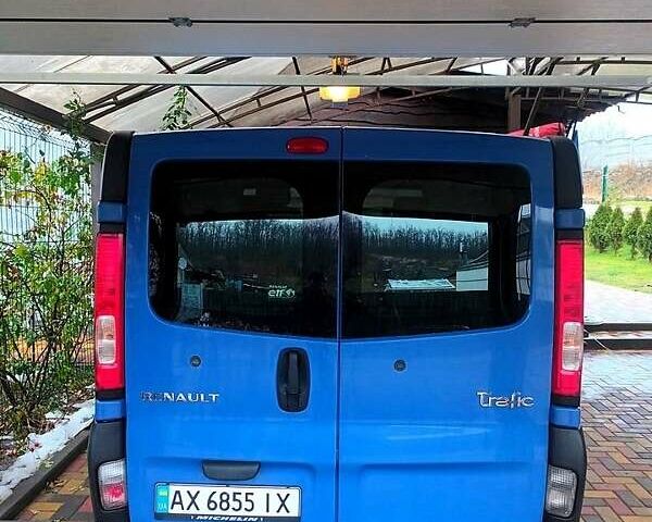 Синий Рено Трафик, объемом двигателя 2 л и пробегом 286 тыс. км за 10300 $, фото 5 на Automoto.ua