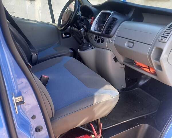 Синий Рено Трафик, объемом двигателя 2 л и пробегом 277 тыс. км за 13450 $, фото 7 на Automoto.ua