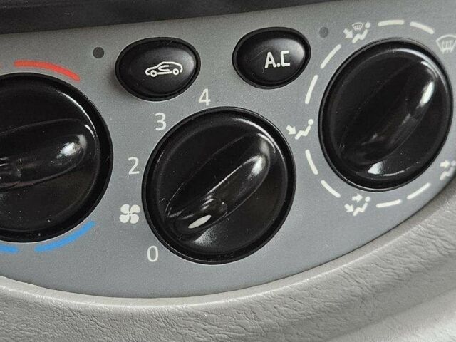 Рено Трафик 2011 в Каменце-Подольском на Automoto.ua Синий Рено Трафик, объемом двигателя 2 л и пробегом 176 тыс. км за 7500 $, фото 10 на Automoto.ua