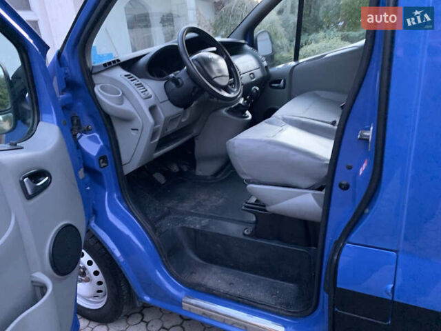 Синий Рено Трафик, объемом двигателя 2 л и пробегом 280 тыс. км за 12300 $, фото 8 на Automoto.ua
