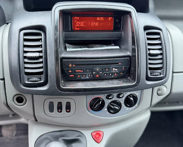 Синий Рено Трафик, объемом двигателя 2 л и пробегом 280 тыс. км за 10450 $, фото 24 на Automoto.ua